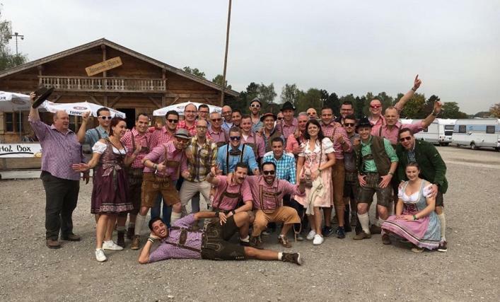 Oktoberfest Wiesn Camp Lodge Múnich Exterior foto