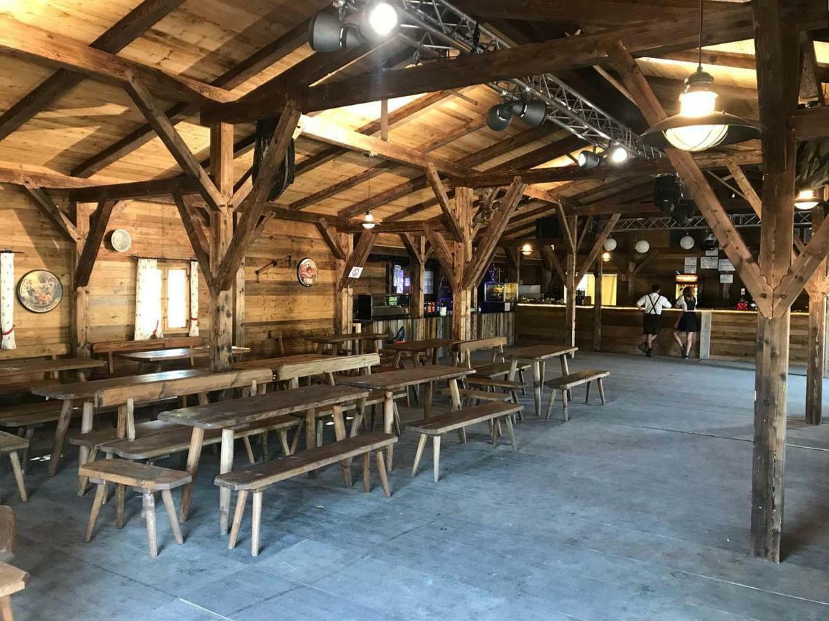 Oktoberfest Wiesn Camp Lodge Múnich Exterior foto